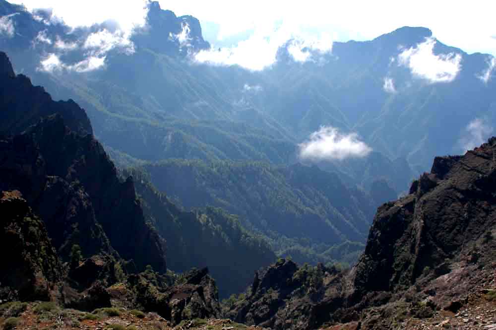 25 - La Palma, caldera de Taburiente desde el Roque de los Muchachos, 2426m.